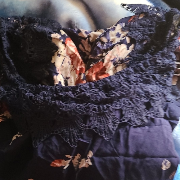 Top - Picture 2 of 3